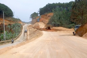 连接林同省和平顺省的28B号国道正在扩建中