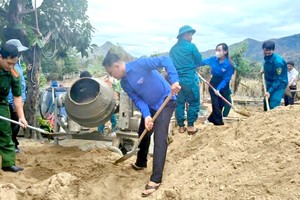 帮助居民建造新房子。
