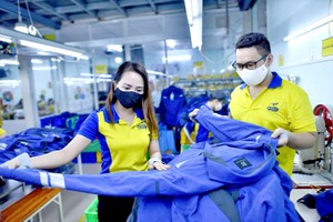 企业敢于拓宽新市场才找到出路。