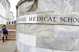 哈佛拟出售 13 亿元私募资产