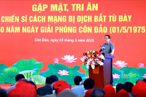 政府总理范明政铭恩并与昆仑岛原囚犯会晤。