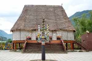 公房是广南省山区克图族人在文化社会和精神生活中不可或缺的神圣之屋。