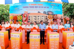 向平阳乐安初中学校移交教学楼