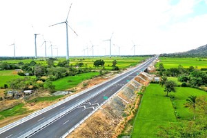 甘林-永好高速公路沿途、经过宁顺省顺北县路段的风电厂。