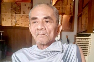 老保安骨折伤口溃烂日渐严重