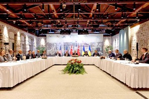 美乌土代表16日在土耳其伊斯坦布尔多尔玛巴赫切宫总统府进行会谈。