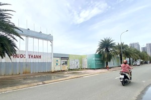 隆长坊社会住房项目长期处于围栏封闭状况。