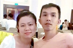 廖嵩华与妻子病前合照。曾有一个温馨家庭。