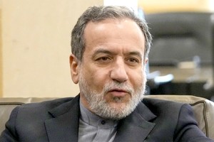 伊朗将不惜一切代价保护其利益和人民