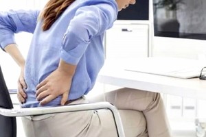 与躺姿与站姿相比，坐姿对腰部的伤害是最大的。