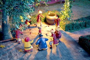 电影《小琼状元：金牛传说》是在民间文化素材基础上发展而成的作品。