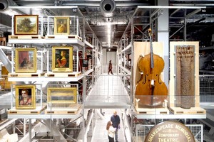 透明博物馆向观众公开博物馆人员幕后工作。