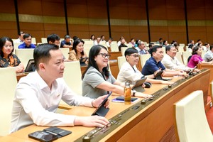 463位代表中的461位投票赞成，国会已通过关于试行若干特殊机制、政策以发展社会住房《决议》。