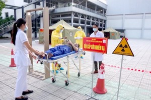 放射事故应急行动演练。