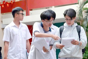 考生顺利完成高中毕业考试