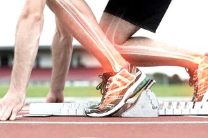 运动不仅能增强肌肉力量，还能刺激骨胳生长，提高骨密度。