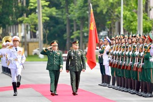 泰国皇家武装部队总司令对越南进行正式访问。