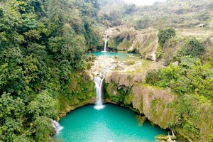 犹如仙境的城科七层瀑布。