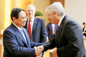 政府总理范明政与 USABC 代表团成员会面。