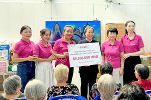 弘扬博爱和敬老精神