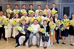 堤岸商会临时执委会举行首次会议