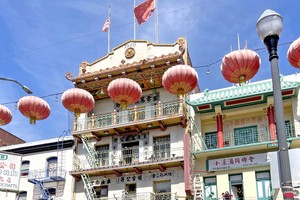 作者摄于三藩市唐人街。