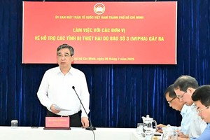 市委副书记阮福禄会上致辞。