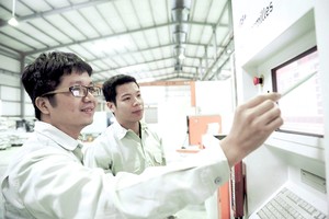 工作环境专业、特殊待遇政策将有助吸引和留住科技领域人才。