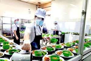 本市一家公司劳工的午餐。