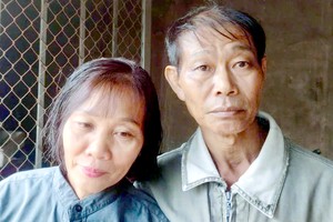 黎氏丽与丈夫苏荣惠。