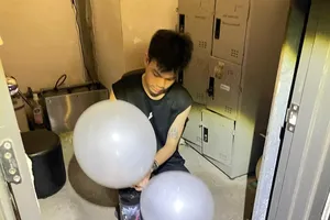 Công an TPHCM triệt phá tụ điểm bán khí cười