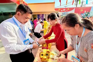 Nhiều địa phương, đơn vị, cá nhân ủng hộ, hỗ trợ đồng bào lũ lụt