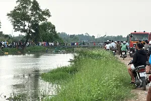 TPHCM: Tìm kiếm nam sinh mất tích tại rạch Bến Bà Mai