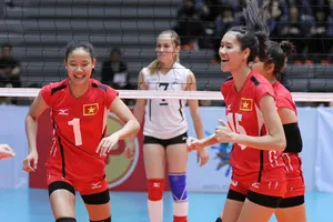 Hai tuyển thủ Dương Thị Hên (trái) và Nguyễn Thị Trinh cùng dự giải trẻ. Ảnh: THIÊN HOÀNG