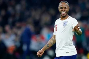 Sterling xin các khán giả hãy yêu thương Tam Sư hơn. Ảnh: PA