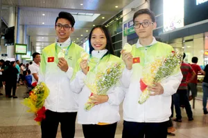 Bộ ba Nguyễn Ngọc Anh Vy, Nguyễn Khánh Hưng, Huỳnh Tiến Phước đoạt HCV thế giới. Ảnh: PHÚC NGUYỄN