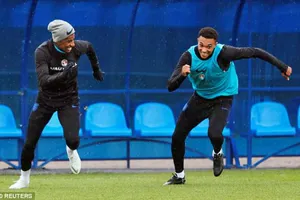 Rashford và Trent Alexander-Arnold vui vẻ tập luyện trước vòng tứ kết.