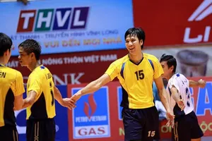 Nguyễn Hữu Hà (15) - Cựu thủ quân đội tuyển Việt Nam luôn đồng hành cùng các sân chơi bóng chuyền phong trào.