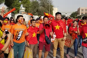 Những CĐV trung thành luôn sẵn sàng đồng hành cùng đội tuyển Việt Nam ở UAE.