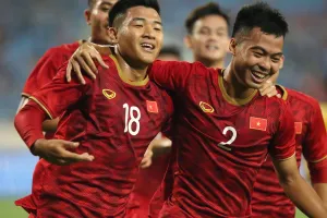 Đức Chinh "mở tài khoản" cho đội chủ nhà vào phút 11. Ảnh: HOÀNG HÙNG