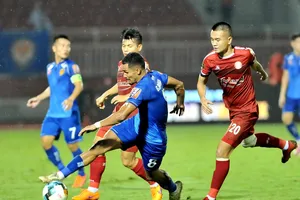 Quảng Nam suýt gây bất ngờ trên sân Thống Nhất. Ảnh: NGUYỄN NHÂN