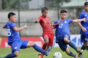 Indonesia (áo đỏ) quá mạnh so với Philippines. Ảnh: NGUYỄN NHÂN