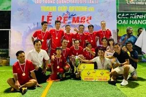 Các nhà tân vô địch Hải Hòa FC. Ảnh: Hữu Thịnh