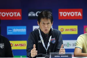 HLV Akira Nishino thất vọng về màn trình diễn của các tuyển thủ Thái Lan. Ảnh: DŨNG PHƯƠNG