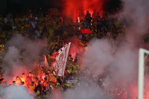 Khu vực CĐV đội Nam Định vào tối 11-9. Ảnh: Văn Lâm