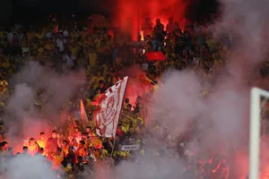 Khán đài sân Hàng Đẫy vào tối 11-9 lại "nổi lửa". Ảnh: Văn Lâm