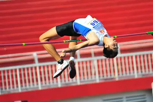 VĐV Vũ Đức Anh đoạt HCV sau khi vượt qua mức xà 2m20. Ảnh: DŨNG PHƯƠNG