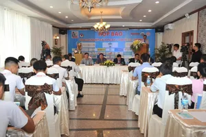 Toàn cảnh buổi họp bốc thăm cho VCK vào sáng 9-10. Ảnh: Nguyễn Nhân