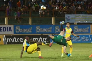 Cuộc đua trụ hạng vốn đã sớm kết thúc với Khánh Hòa khi không thắng được CLB Sài Gòn ở vòng áp chót. Ảnh: Phạm Duy