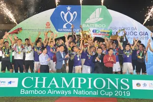 CLB Hà Nội torng niềm vui vô địch. Ảnh: Nguyễn Nhân